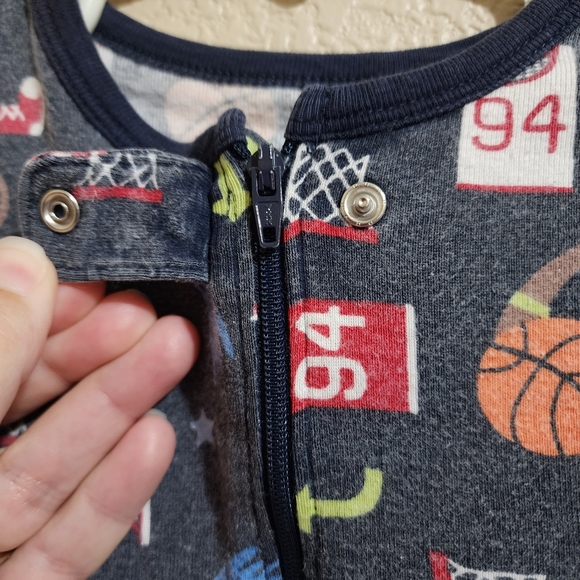 Old Navy monkey basketball zip up footie pajama Size 2T - Picture 6 of 11